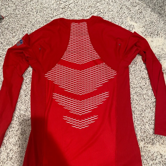 Buccaneers compression shirt NWOT - Picture 2 of 2